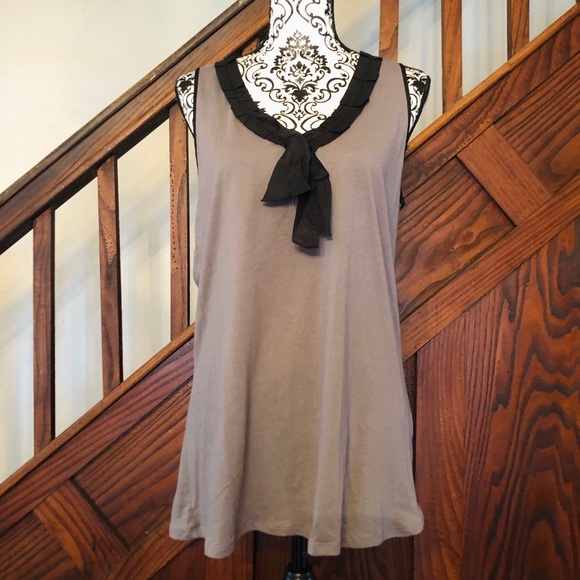 GAP Tops - 5/$25 GAP gray with black bow tunic top